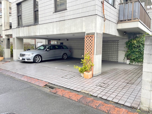 ヴィラ参宮橋バレーの駐車場