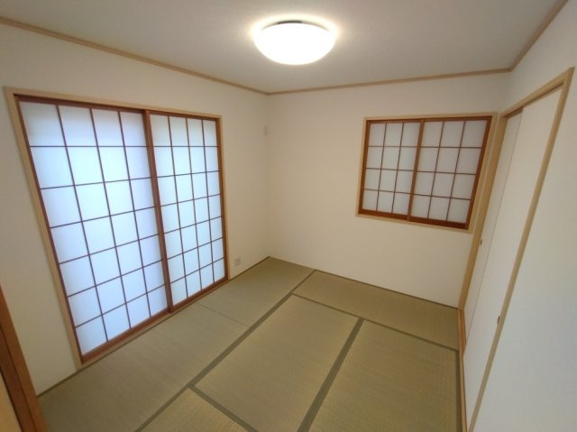 千葉市稲毛区園生町戸建の和室|畳の上でゆっくりとくつろげる和室です