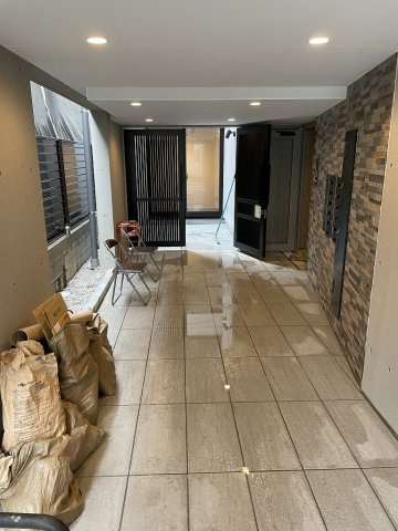 LEGALAND小石川5丁目のエントランス