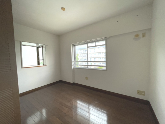 高槻阿武山二番街２０１号棟の洋室|約5.5帖の洋室
