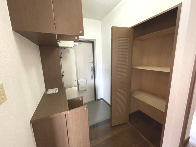 高槻阿武山二番街２０１号棟の玄関