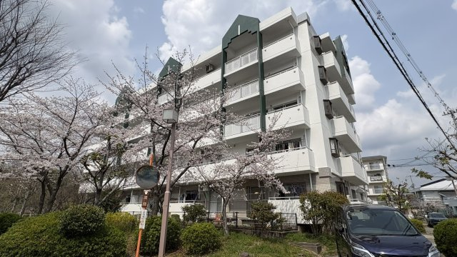 高槻阿武山二番街２０１号棟の外観