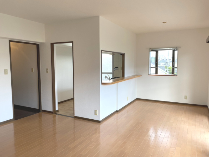 高槻阿武山二番街２０１号棟の居間・リビング