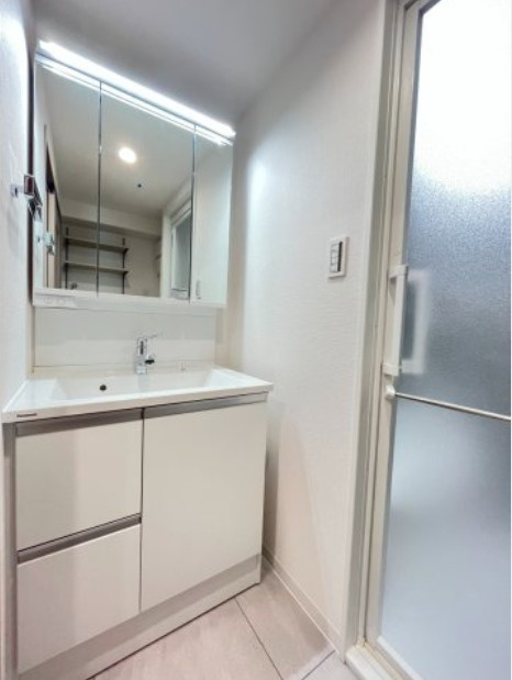 コスモ町屋の独立洗面台|独立洗面台あり、毎朝おしゃれに忙しい女性の方におすすめです