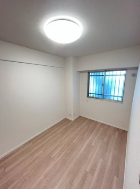 コスモ町屋の洋室|個人の部屋や寝室として使える洋室です