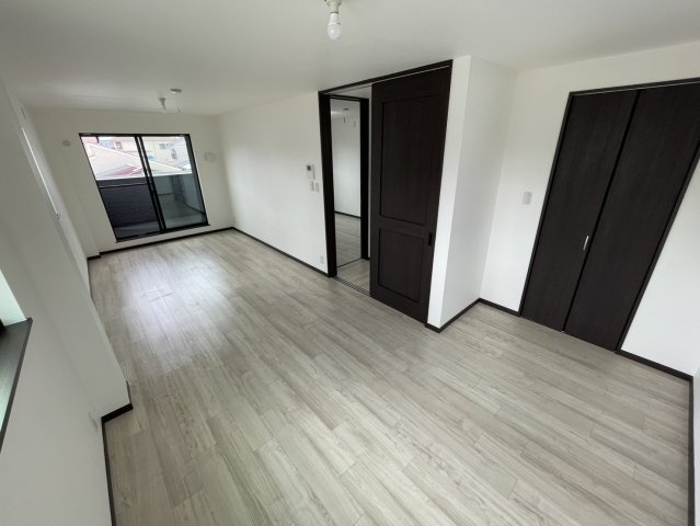 守口市金田町2丁目　一戸建ての寝室|洋室12.7帖
■物件内覧・資金計画相談・住宅ローン相談、リフォーム相談、お問合せ受付中■
※当日・翌日のご内覧、ご相談はお電話でのお問合せがスムーズです！