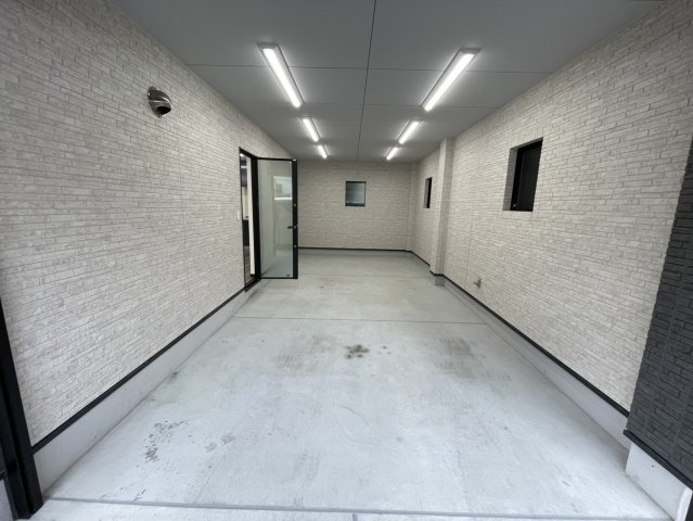 守口市金田町2丁目　一戸建ての駐車場|電動シャッター付　駐車場
■物件内覧・資金計画相談・住宅ローン相談、リフォーム相談、お問合せ受付中■
※当日・翌日のご内覧、ご相談はお電話でのお問合せがスムーズです！