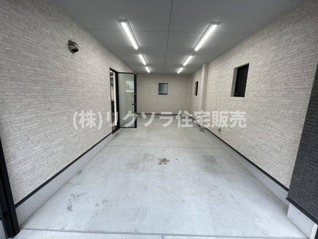 守口市金田町2丁目　一戸建ての駐車場|電動シャッター付　駐車場
■物件内覧・資金計画相談・住宅ローン相談、リフォーム相談、お問合せ受付中■
※当日・翌日のご内覧、ご相談はお電話でのお問合せがスムーズです！