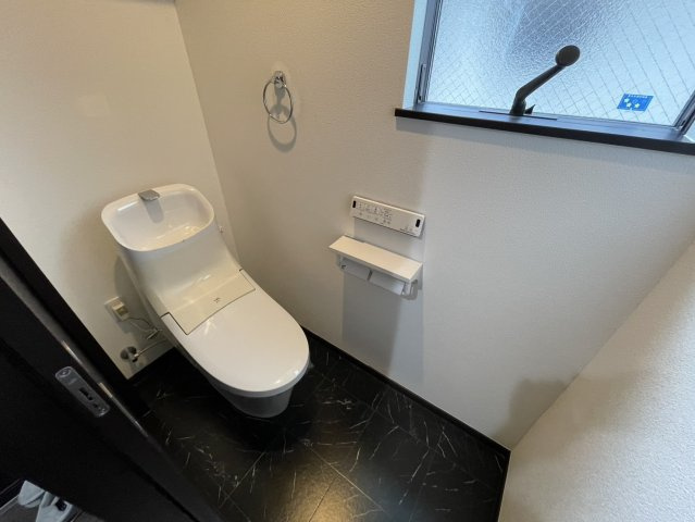 守口市金田町2丁目　一戸建てのトイレ|■物件内覧・資金計画相談・住宅ローン相談、リフォーム相談、お問合せ受付中■
※当日・翌日のご内覧、ご相談はお電話でのお問合せがスムーズです！