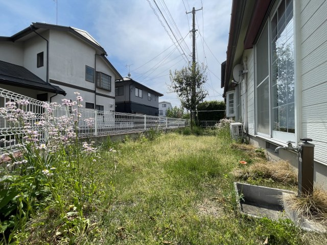 中古戸建・収納豊富　郡山市富田町上鶴蒔田の庭|陽当たり良好な庭付き♪洗車や水やりに便利な外水栓付きなのも嬉しいですね！