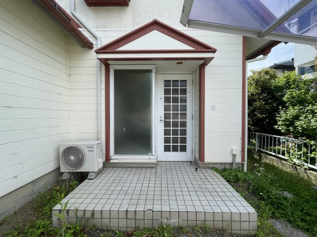 中古戸建・収納豊富　郡山市富田町上鶴蒔田の玄関|玄関ポーチ付き♪