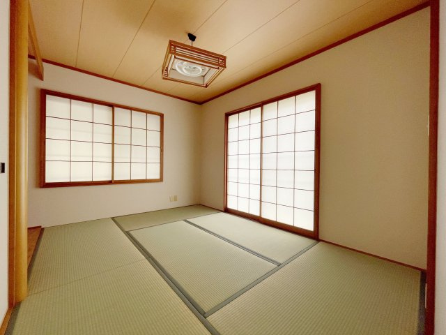 中古戸建・収納豊富　郡山市富田町上鶴蒔田の和室|リビング隣の和室は将来の介護スペースなど多様な可能性を持っているので根強い人気のお部屋になります！