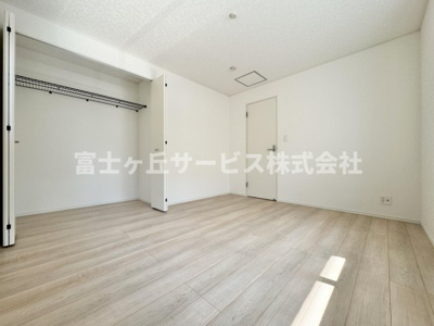 【寝室】 | 静岡市葵区上伝馬 3期 新築一戸建て 6号棟 | 落ち着いて過ごせる寝室です