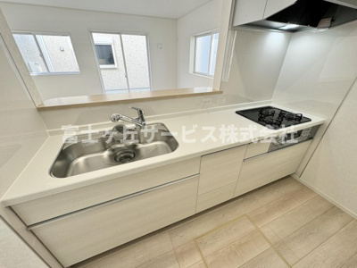 【キッチン】 | 静岡市葵区上伝馬 3期 新築一戸建て 6号棟 | 広々としていてお料理がしやすいキッチンです