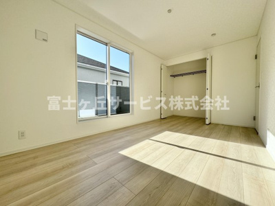 【寝室】 | 静岡市葵区上伝馬 3期 新築一戸建て 7号棟 | 落ち着いて過ごせる寝室です