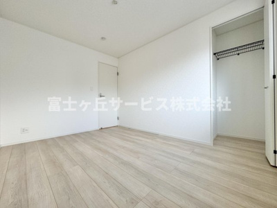 【洋室】 | 静岡市葵区上伝馬 3期 新築一戸建て 7号棟 | 使いやすい洋室です