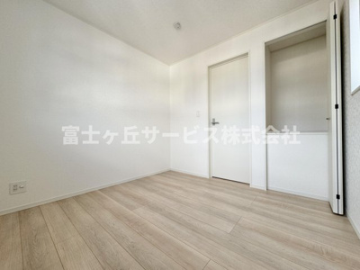 【子供部屋】 | 静岡市葵区上伝馬 3期 新築一戸建て 7号棟 | 子供部屋としても使える洋室です