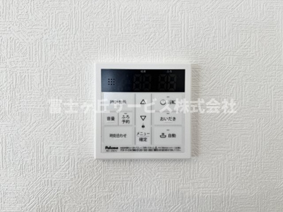 【発電・温水設備】 | 静岡市葵区上伝馬 3期 新築一戸建て 7号棟 | リビングからも操作ができて便利です