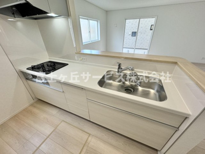 【キッチン】 | 静岡市葵区上伝馬 3期 新築一戸建て 7号棟 | 広々としていてお料理がしやすいキッチンです