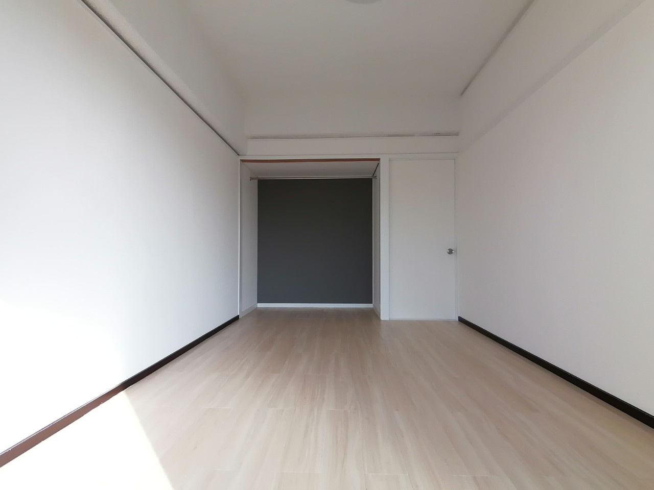 照屋アパートの洋室