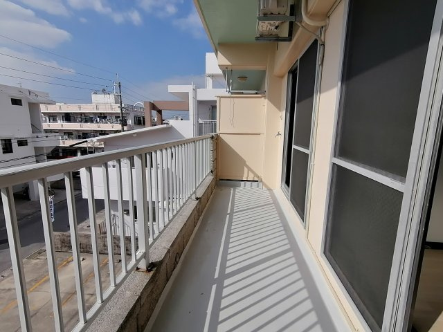 照屋アパートのバルコニー