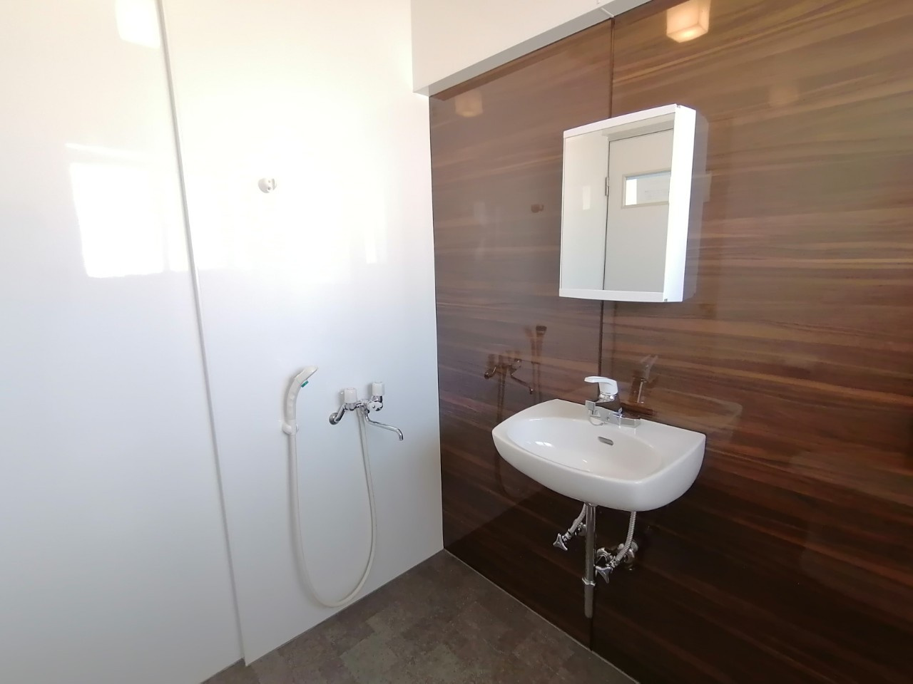 照屋アパートのシャワールーム