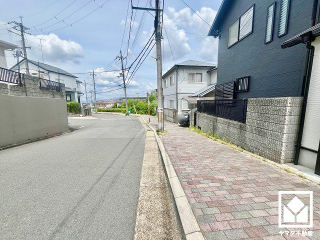 宇治市広野町尖山の前面道路含む現地写真