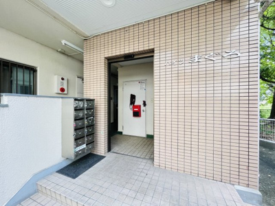 【エントランス】ハイツまぐろ