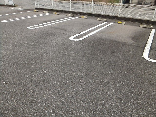 スパシアス　Ｅの駐車場|駐車場完備です