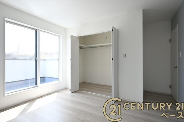 橿原市葛本町 ２号地 ／新築一戸建の収納|■現地撮影写真■全居室に収納を完備！