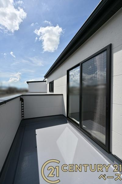 橿原市葛本町 ２号地 ／新築一戸建のバルコニー|■現地撮影写真■日当たりのよい南向きバルコニー！洗濯物もよく乾きます！