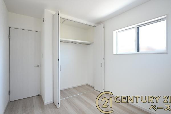 橿原市葛本町 ２号地 ／新築一戸建の収納|■現地撮影写真■冬物のコートや季節のものなどたくさんしまえる広さ！
