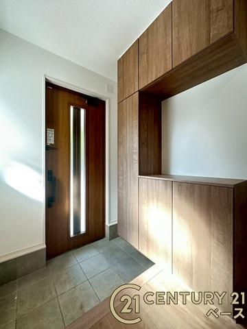 ファーストタウン大野 １号棟 ／新築一戸建の玄関|■現地撮影写真■すっきりとした明るい玄関が家族やお客様を迎えてくれます！