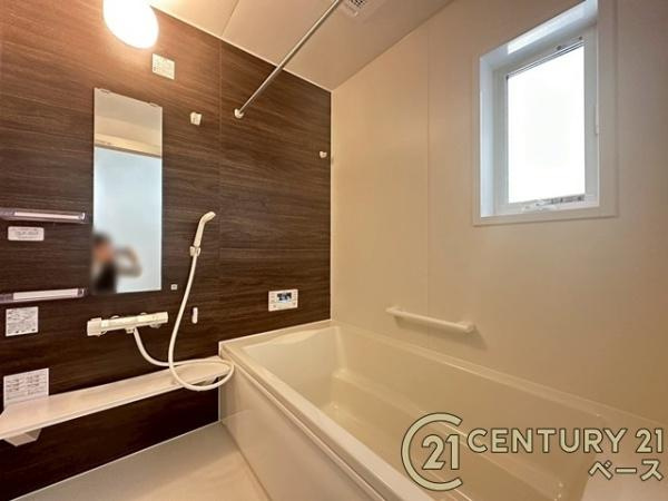 ファーストタウン大野 １号棟 ／新築一戸建の浴室|■現地撮影写真■浴室暖房乾燥機が標準仕様！ゆったりしたサイズの浴槽で足を伸ばしての入浴は疲れも癒してくれます！