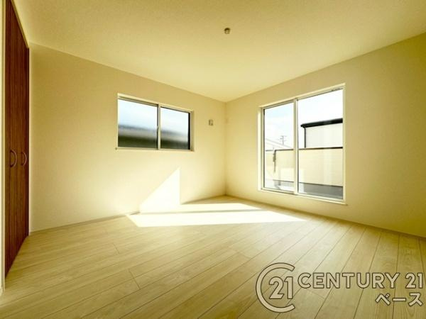 ファーストタウン大野 ２号棟 ／新築一戸建の寝室|■現地撮影写真■開放感のある広々した主寝室！他に洋室が２部屋ございます！