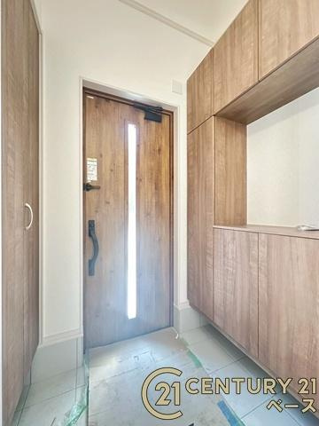 ファーストタウン大野 ２号棟 ／新築一戸建の玄関|■現地撮影写真■すっきりとした明るい玄関が家族やお客様を迎えてくれます！