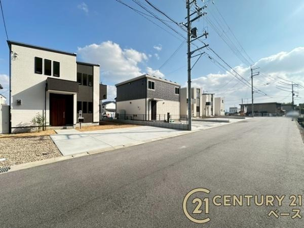 ファーストタウン大野 ２号棟 ／新築一戸建の前面道路含む現地写真|■現地撮影写真■敷地と道路の高低差が少なく駐車もスムーズです！