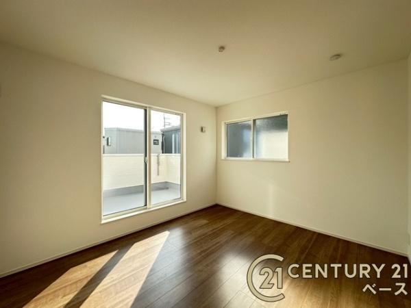 ファーストタウン大野 ５号棟 ／新築一戸建の寝室|■現地撮影写真■開放感のある広々した主寝室！他に洋室が２部屋ございます！