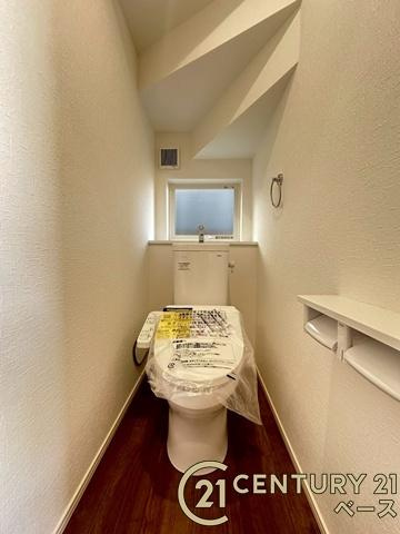 ファーストタウン大野 ５号棟 ／新築一戸建のトイレ|■現地撮影写真■１・２階ともに清潔感ある綺麗なお手洗を完備！