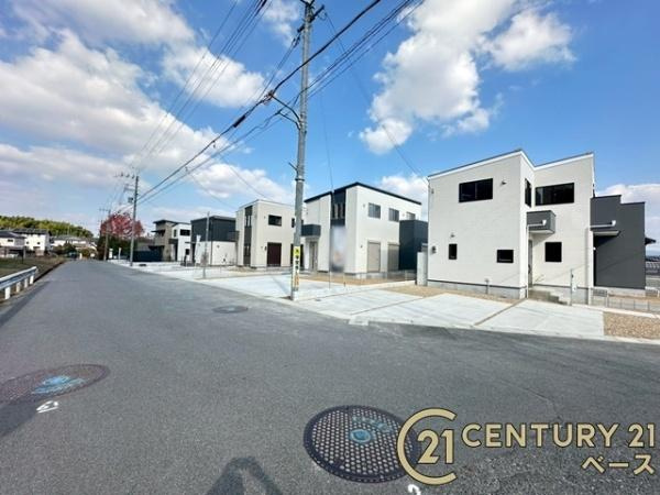 ファーストタウン大野 ４号棟 ／新築一戸建の前面道路含む現地写真|■現地撮影写真■敷地と道路の高低差が少なく駐車もスムーズです！