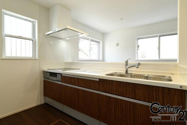 ファーストタウン大野 ４号棟 ／新築一戸建の内観：施工例|■静音シンク、人工大理石天板のシステムキッチンは浄水機能付です！■