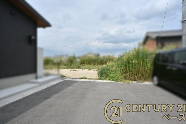 葛城市南花内の売地の前面道路含む現地写真|■現地撮影写真■道路と高低差の少ないフラットな敷地です！