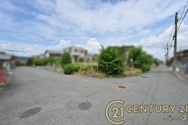 北葛城郡河合町泉台２丁目の売地の前面道路含む現地写真|■現地撮影写真■ 前面道路はゆったりとした道幅がございます。