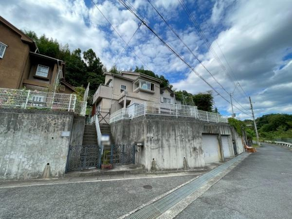 橋本市原田戸建　オーナーチェンジ物件　の前面道路含む現地写真