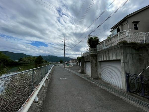 橋本市原田戸建　オーナーチェンジ物件　の前面道路含む現地写真