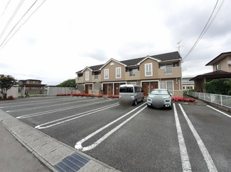 【駐車場】 | フォーリストガーデンⅡ | 車をお持ちの方に嬉しい駐車場付きの物件です