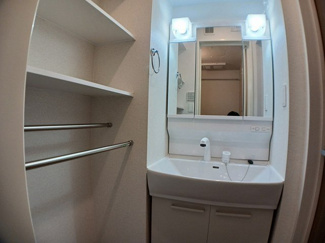 【洗面所】 | アッシュⅤ | 明るい洗面所です