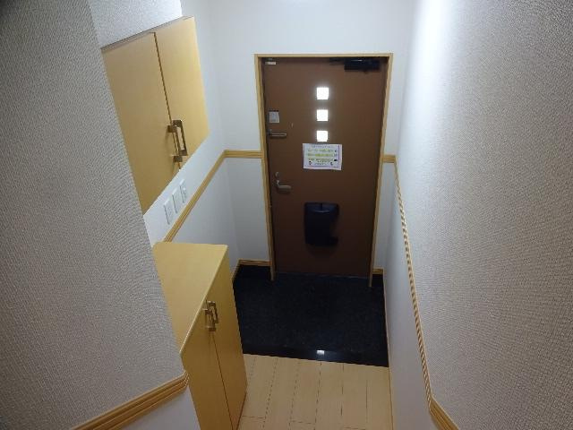 ガーデンツバキ（Ｇａｒｄｅｎ　Ｔｓｕｂａｋｉ）の玄関|玄関