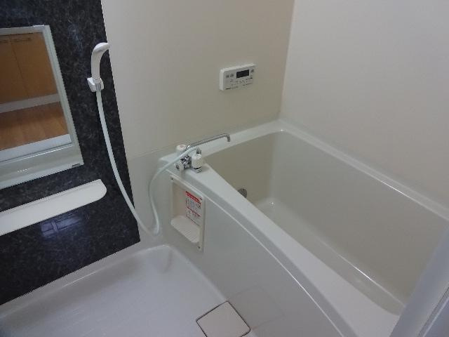 ガーデンツバキ（Ｇａｒｄｅｎ　Ｔｓｕｂａｋｉ）の浴室|バス