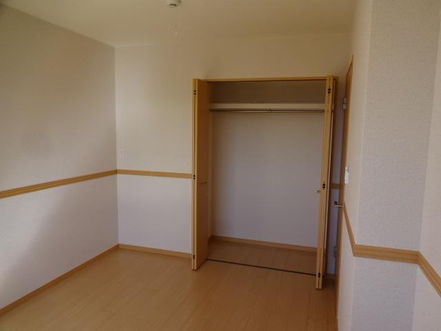 ガーデンツバキ（Ｇａｒｄｅｎ　Ｔｓｕｂａｋｉ）の収納|クローゼット